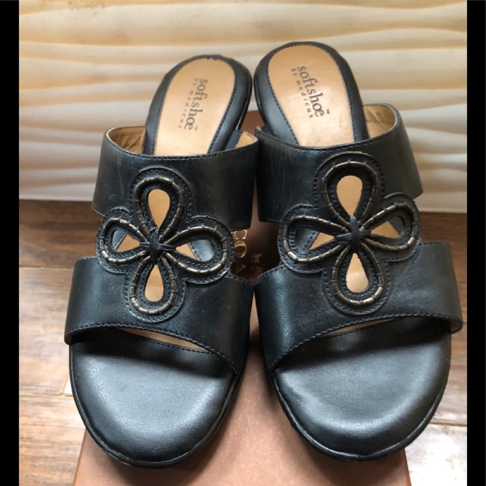 Nwot sandals